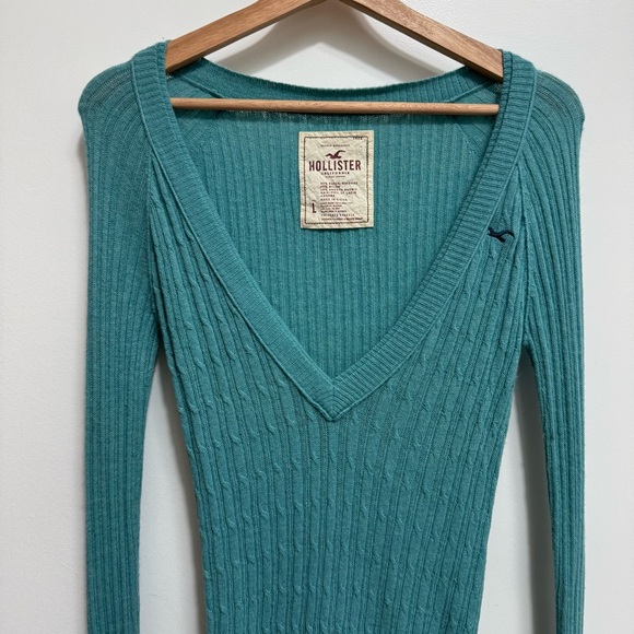 Vintage Hollister Y2K Ribbed Knit Deep V-Neck Sweater Large - Picture 3 of 10